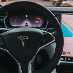 Tesla : activer l'Autopilot sans conducteur au volant est tristement facile
