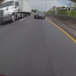Un crash entre une voiture et un camion filmée par une Tesla
