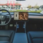 Tesla active la caméra intérieure de ses véhicules pour surveiller les conducteurs utilisant l'Autopilot