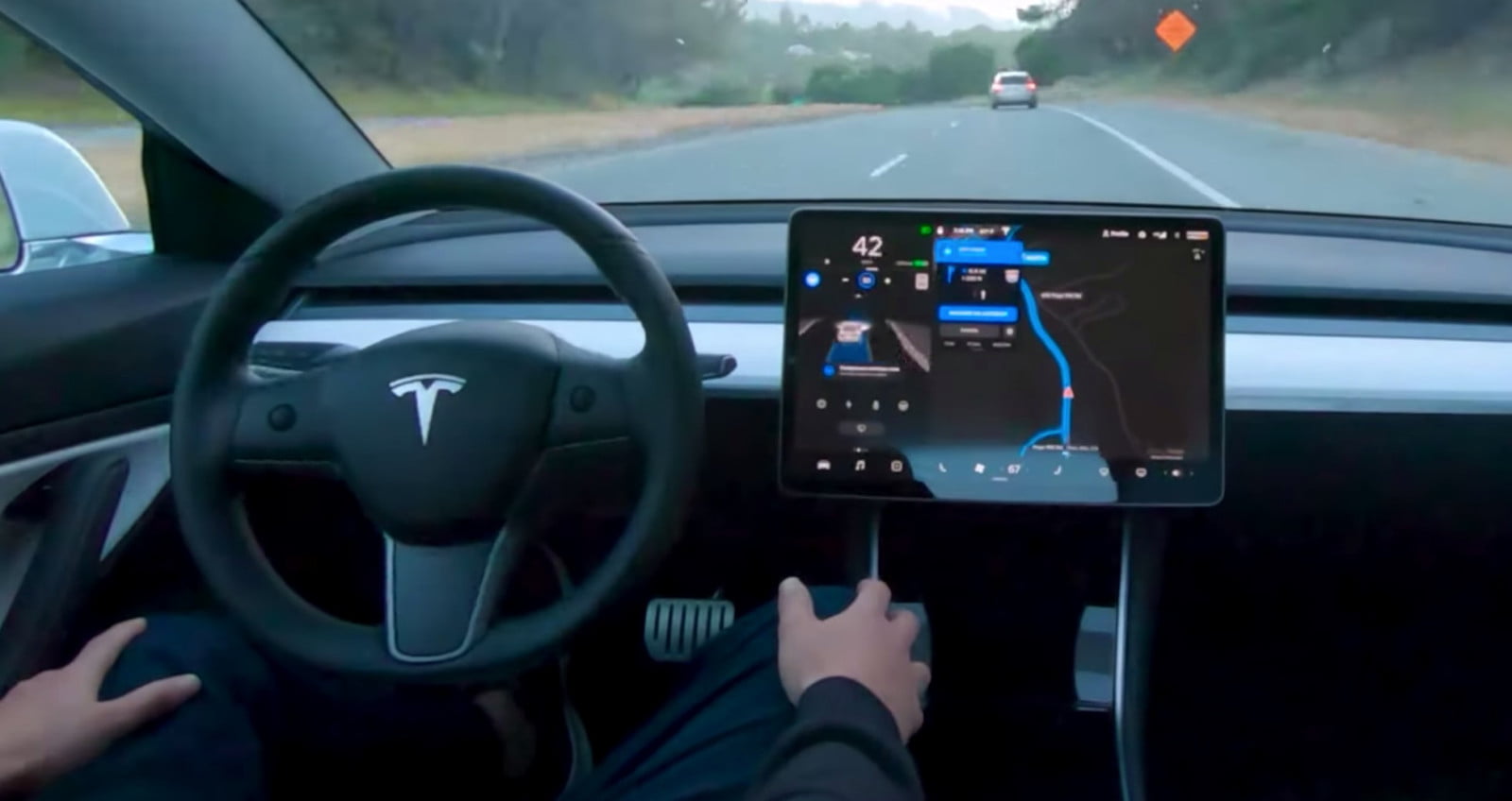 Tesla : Elon Musk reconnaît les difficultés de la voiture autonome