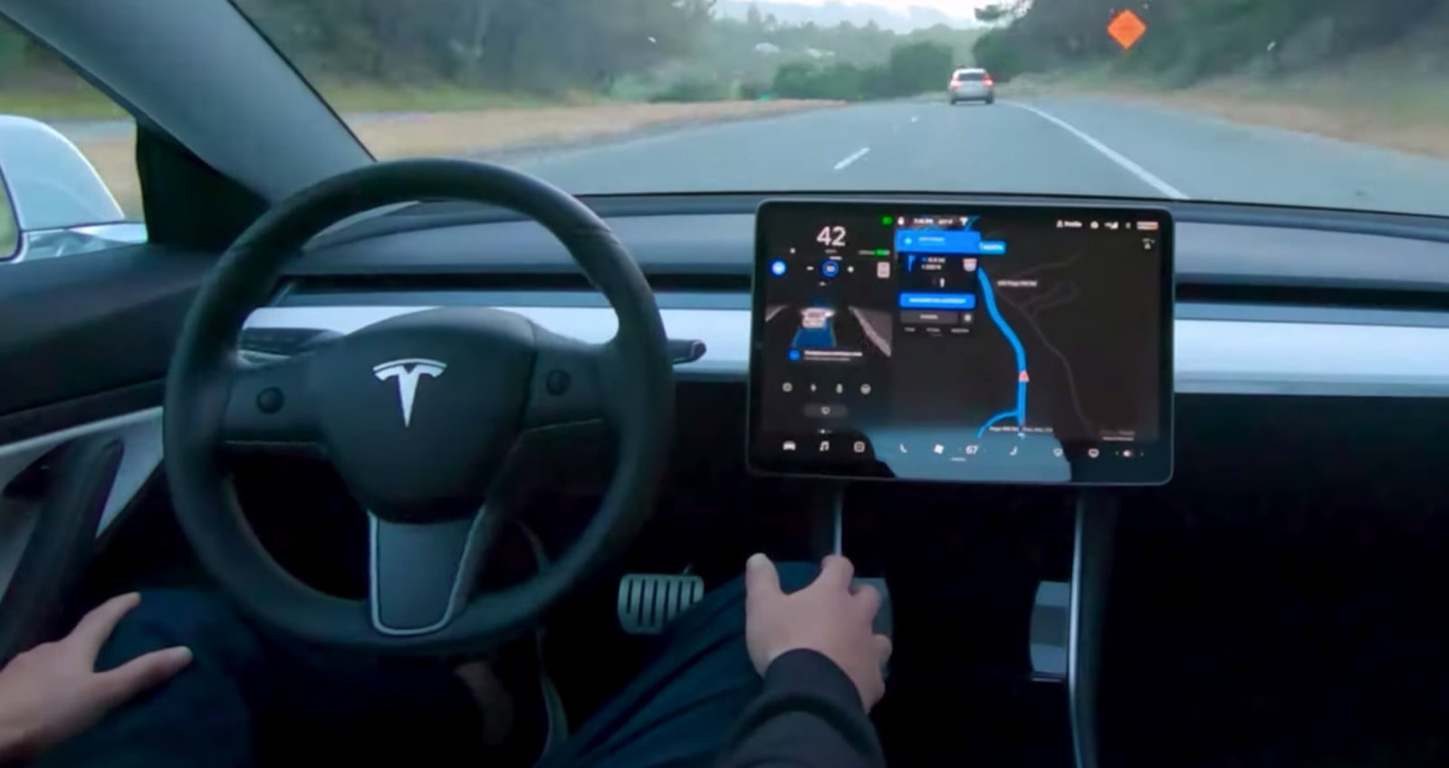 Pilote automatique Tesla en Europe : une grande évolution attendue en mars ?