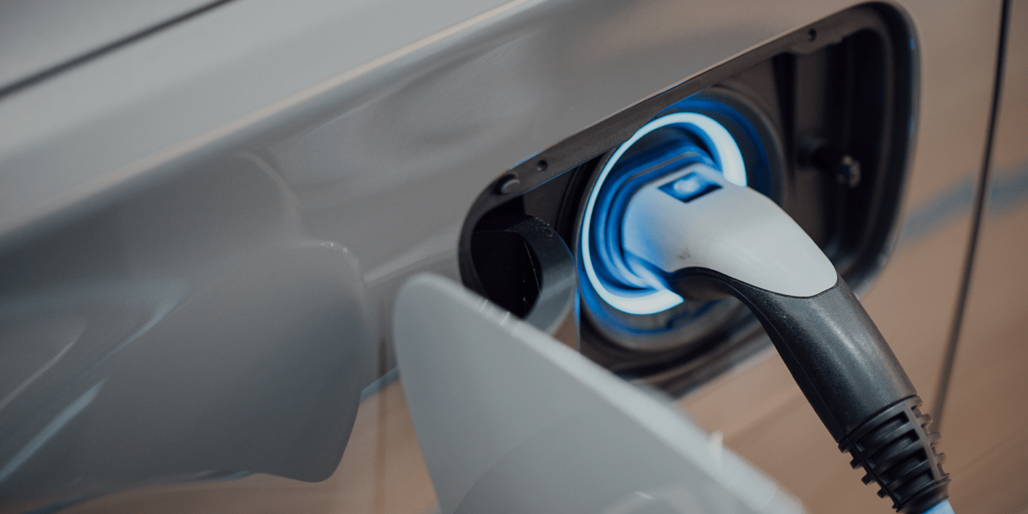 Total rachète le réseau de recharge de voitures électriques de Bolloré à Singapour - electrive.com
