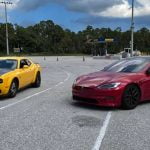 La Dodge Challenger Demon se ridiculise face à la Model S Plaid - Motor1.com