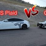 Les voitures de police n'ont aucune chance face à la Tesla Model S Plaid - Turbo