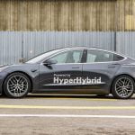 Cette Tesla Model 3 est hybride et ne consomme que 2 l/100 km - Motor1.com