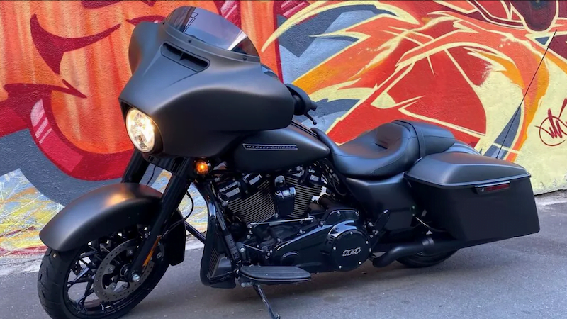 Une moto 2019 Harley-Davidson Street Glide Special (Crédits image : Kyle Hyatt/Roadshow)