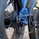 Regardons de plus près le nouveau vélo électrique RipRacer de 28 MPH « de taille amusante » de Juiced Bikes