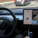 Voici pourquoi le système de conduite autonome de Tesla fait polémique - Business Insider France