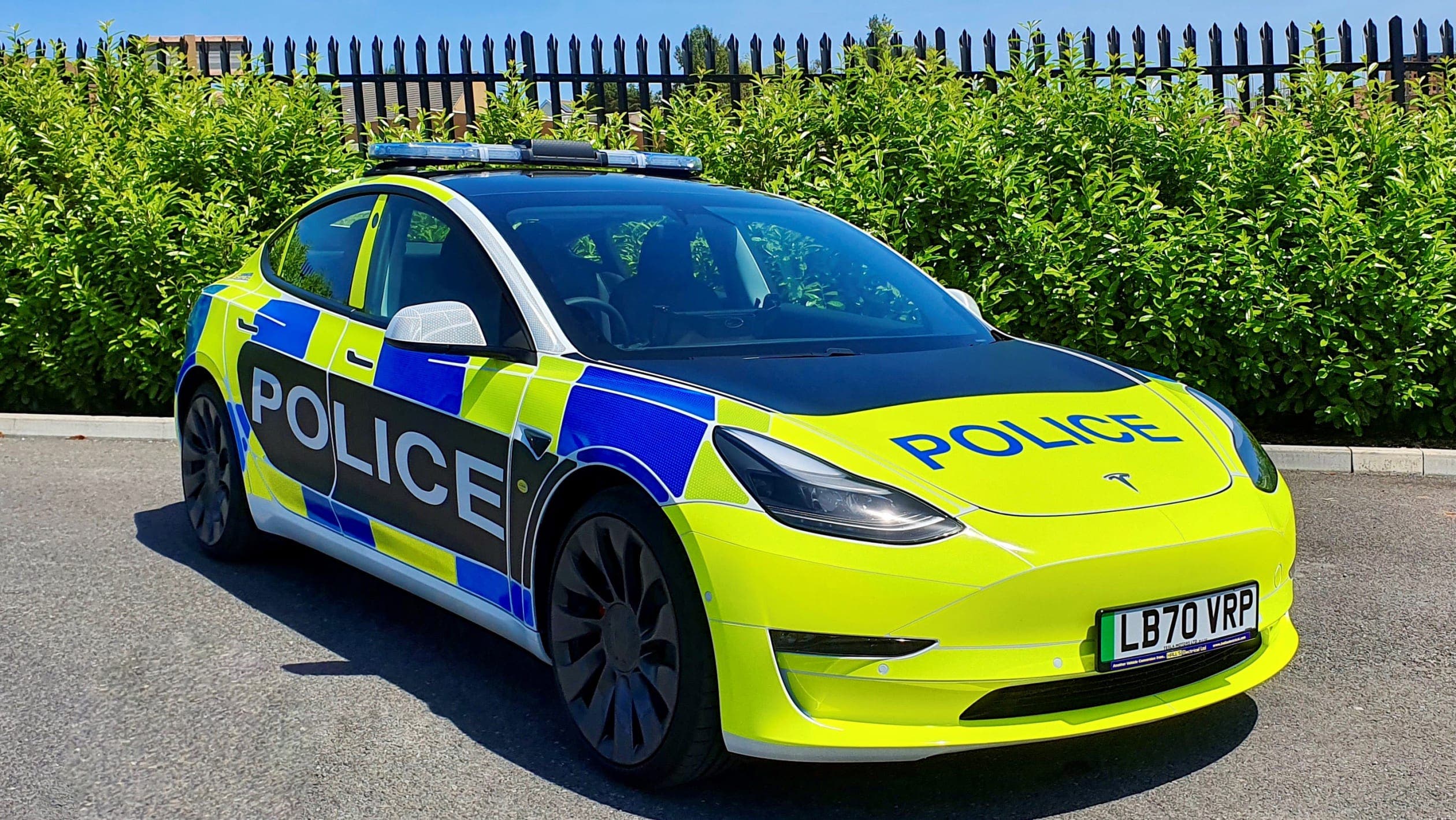 La Tesla Model 3 validée par la police britannique