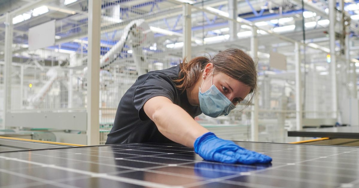 Une entreprise solaire suisse annonce une nouvelle usine de production en Arizona
