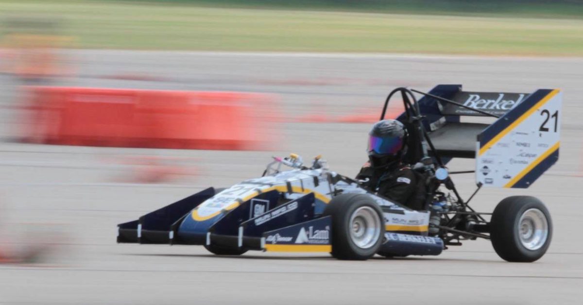 Tesla parraine des équipes de course électrique Formula SAE avec des cellules de batterie gratuites et plus encore