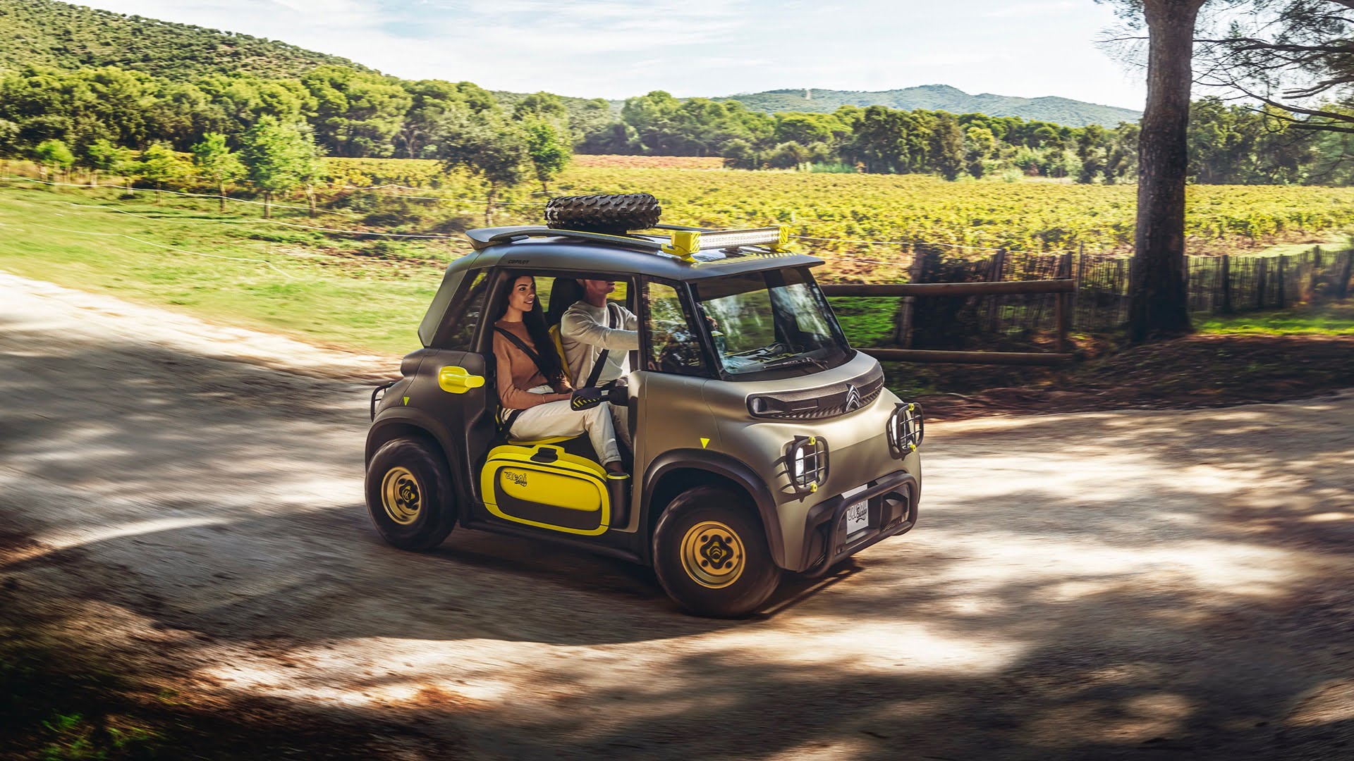 Citroën transforme la microcar électrique Ami en jouet de vacances safari-chic