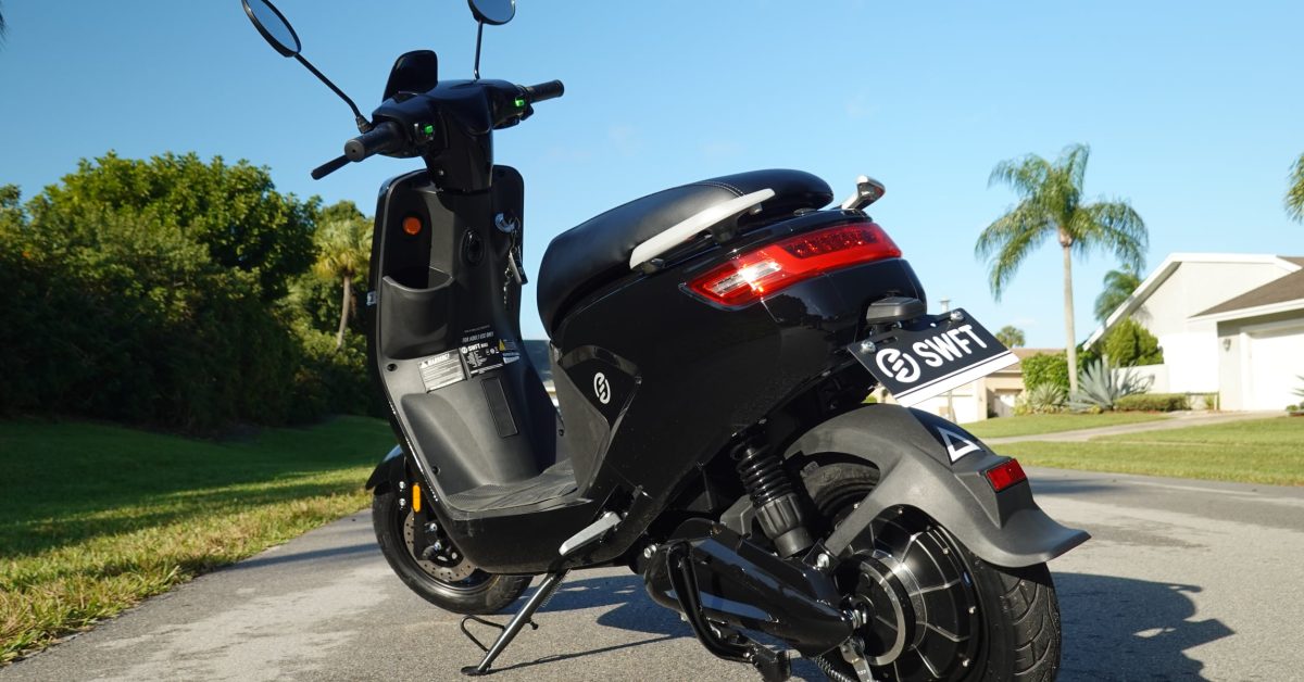 Examen du cyclomoteur électrique SWFT Maxx : une balade à faible coût avec des performances de vélo électrique et le confort d'un scooter
