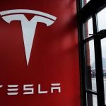 Tesla fait l'objet d'un nouveau procès suite au sondage Twitter sur la vente d'actions de Musk, Warren Tweets