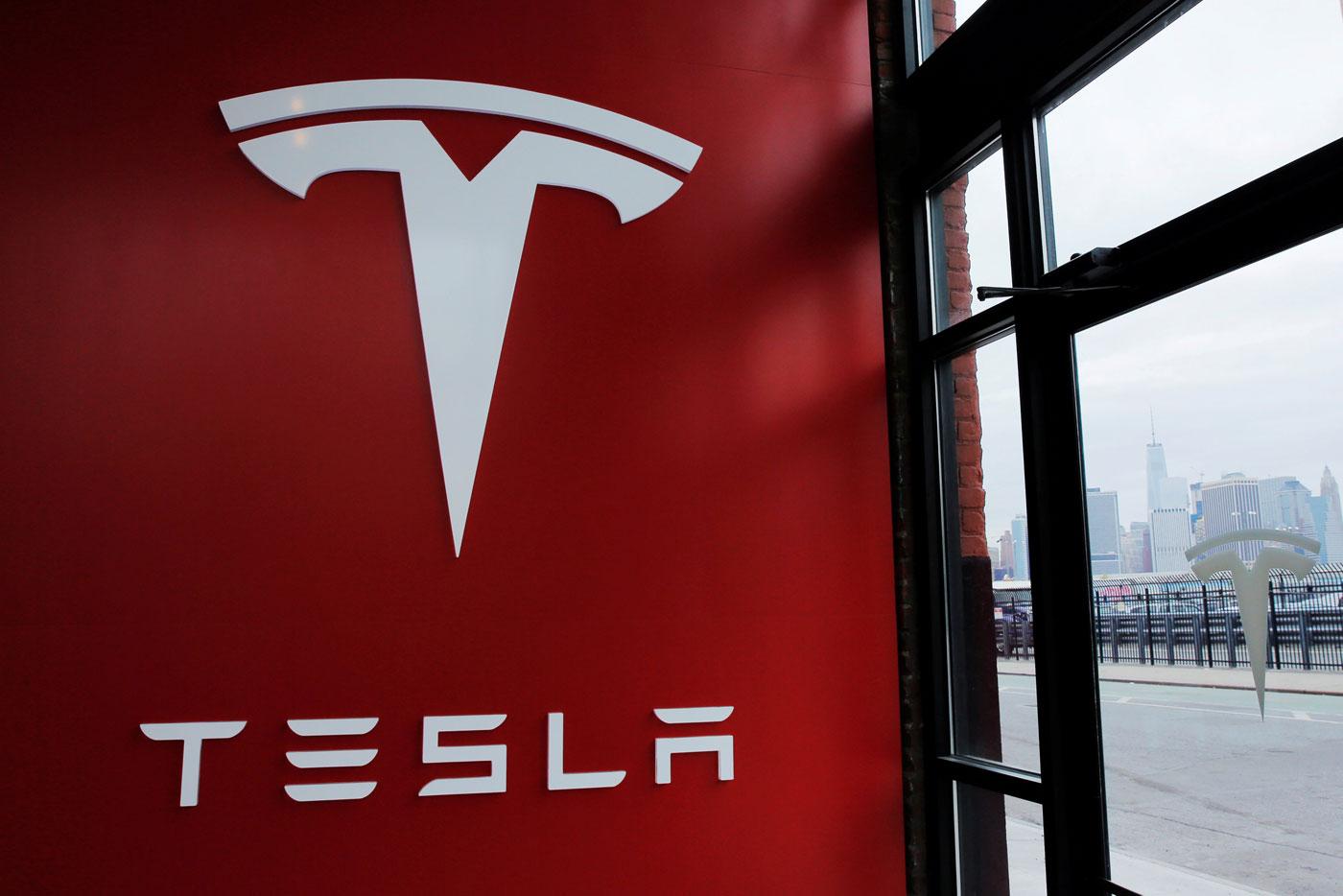 Tesla fait l'objet d'un nouveau procès suite au sondage Twitter sur la vente d'actions de Musk, Warren Tweets