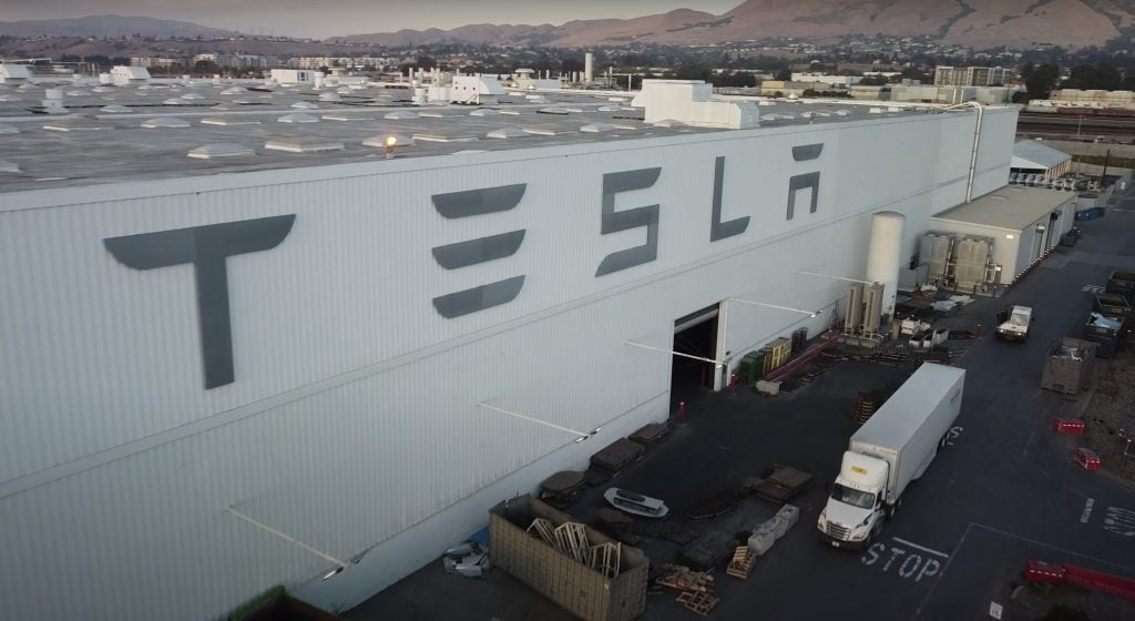 Tesla grimpe à nouveau à 1 milliard de dollars après la vente de près de 10 % de Musk