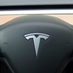 Musk dit que Tesla ne travaille pas sur 25 000 $ EV, suggère que les robotaxis le rendent moins important