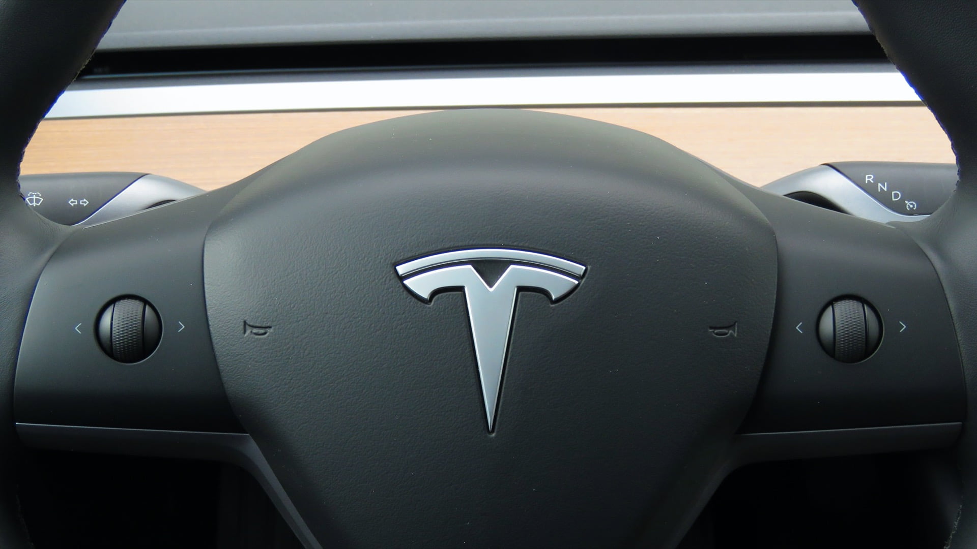 Musk dit que Tesla ne travaille pas sur 25 000 $ EV, suggère que les robotaxis le rendent moins important