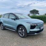 Essai de l'Aiways U5, SUV électrique de couleur bleu