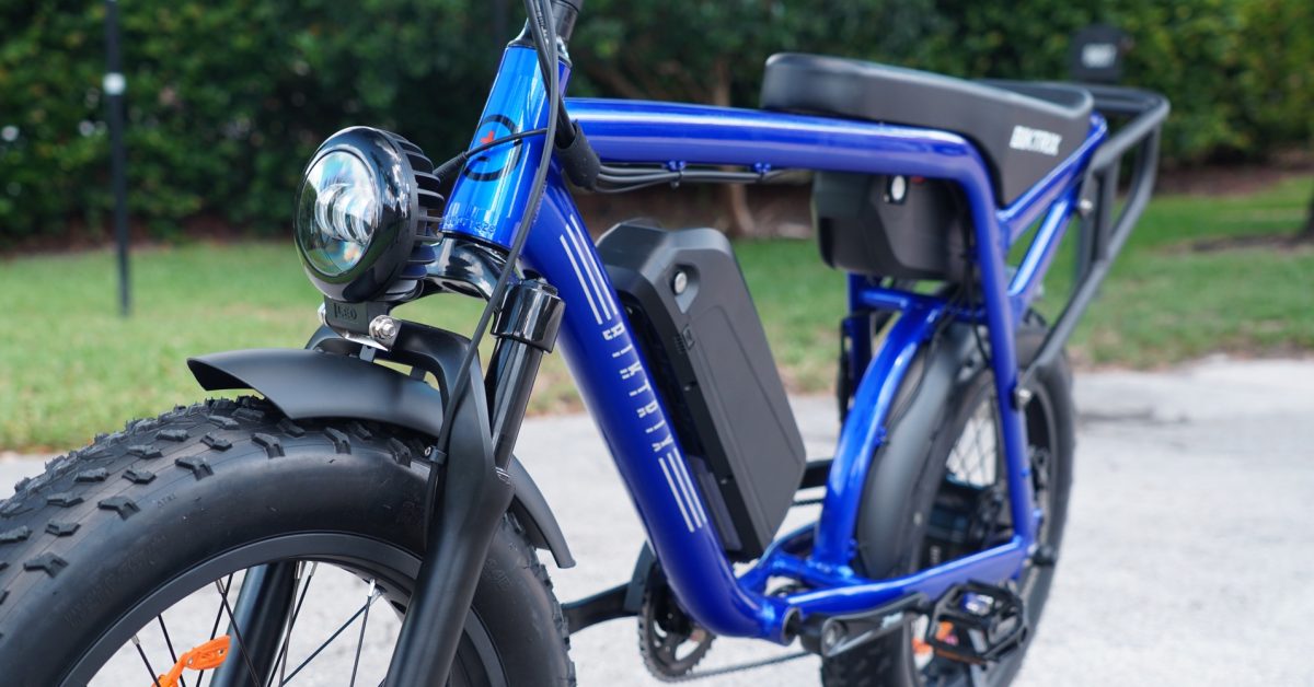 Avis Biktrix Moto : Un vélo électrique amusant de style cyclomoteur qui peut rouler pendant des jours avec une charge