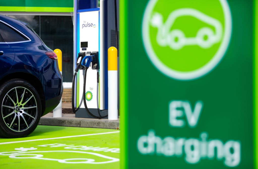 Les bornes de recharge bientôt plus rentables que les stations services ?