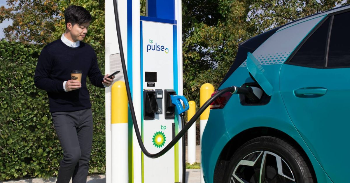 BP affirme que les bornes de recharge pour véhicules électriques sont "sur le point" d'être plus rentables que les pompes à essence