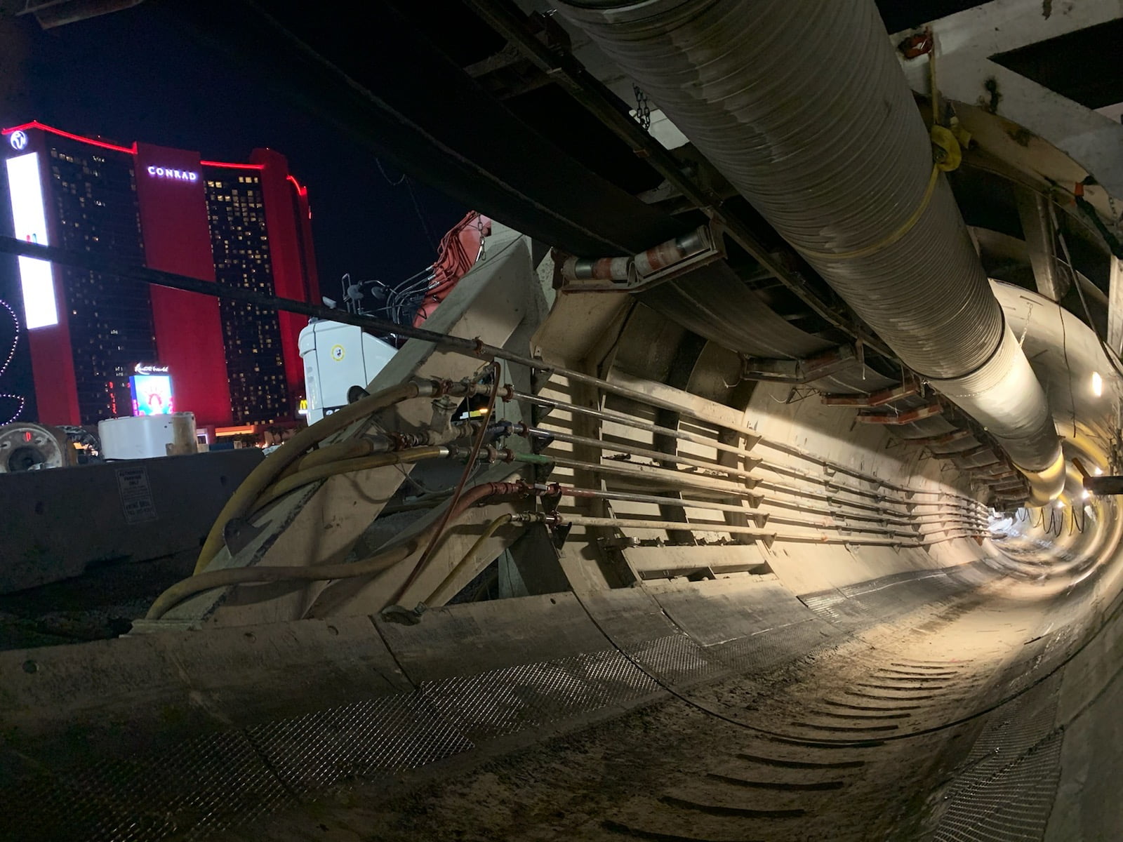 The Boring Company partage un aperçu de Prufrock-1 en train de construire la sortie Vegas Loop Resorts World