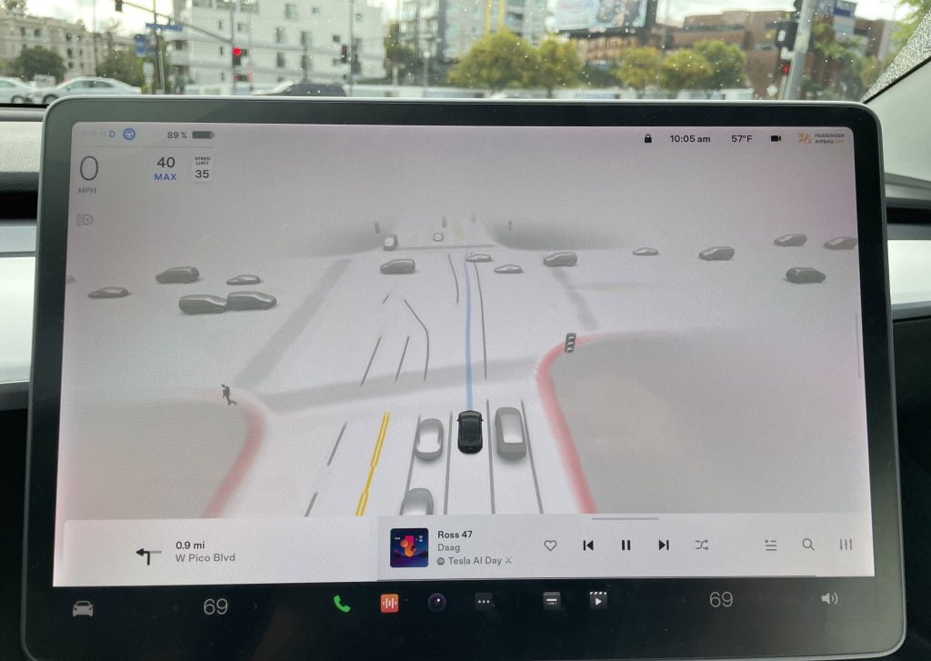 Elon Musk de Tesla confirme les améliorations de l'interface utilisateur V11 après avoir reçu les commentaires des propriétaires