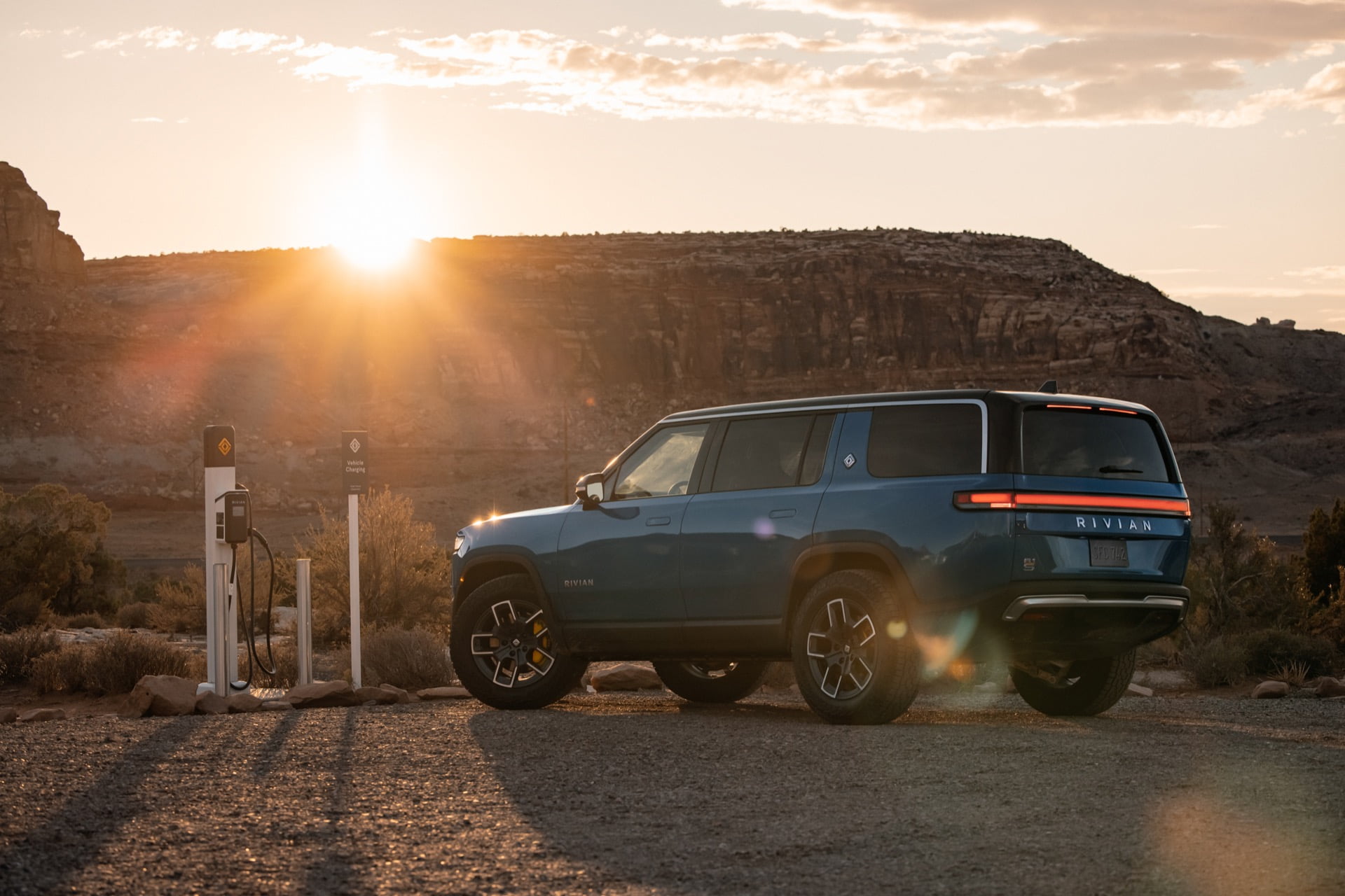 Mise à jour Cadillac Lyriq, glamping Rivian, VE un choix politique : l'actualité automobile d'aujourd'hui