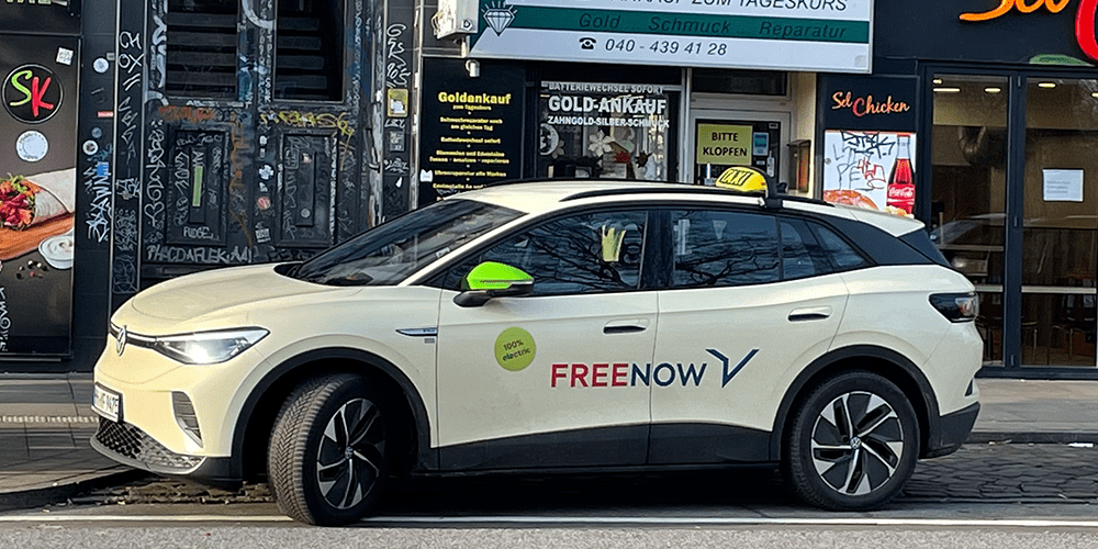 Aral et Free Now démarrent une coopération en matière de taxis à Hambourg - electrive.com
