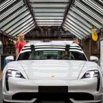 Le modèle électrique devance la 911 : Porsche vend plus que jamais