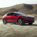 Tesla dégringole en tant que marque, Ford Mustang Mach-E nommé choix EV dans le classement CR annuel