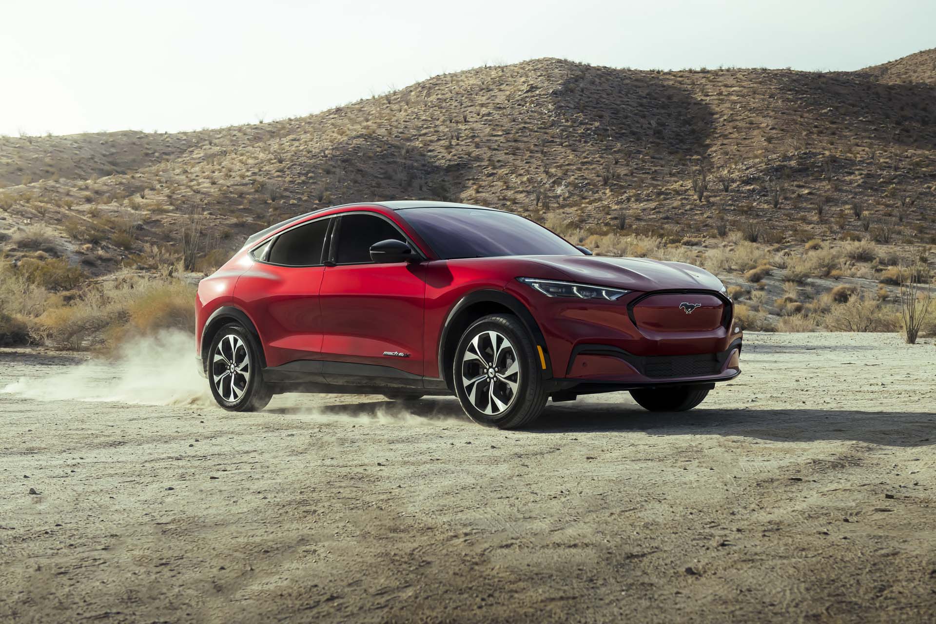 Tesla dégringole en tant que marque, Ford Mustang Mach-E nommé choix EV dans le classement CR annuel