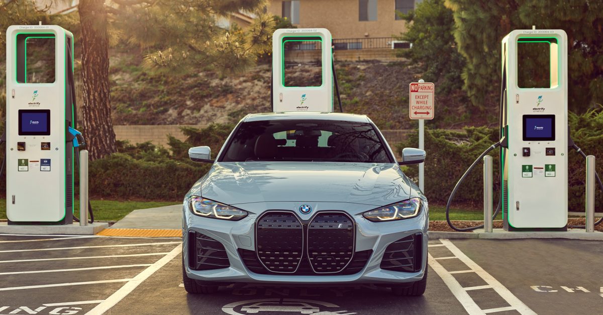 Les clients américains qui achètent une BMW EV 2022 bénéficieront de deux ans de recharge gratuite de 30 minutes d'Electrify America