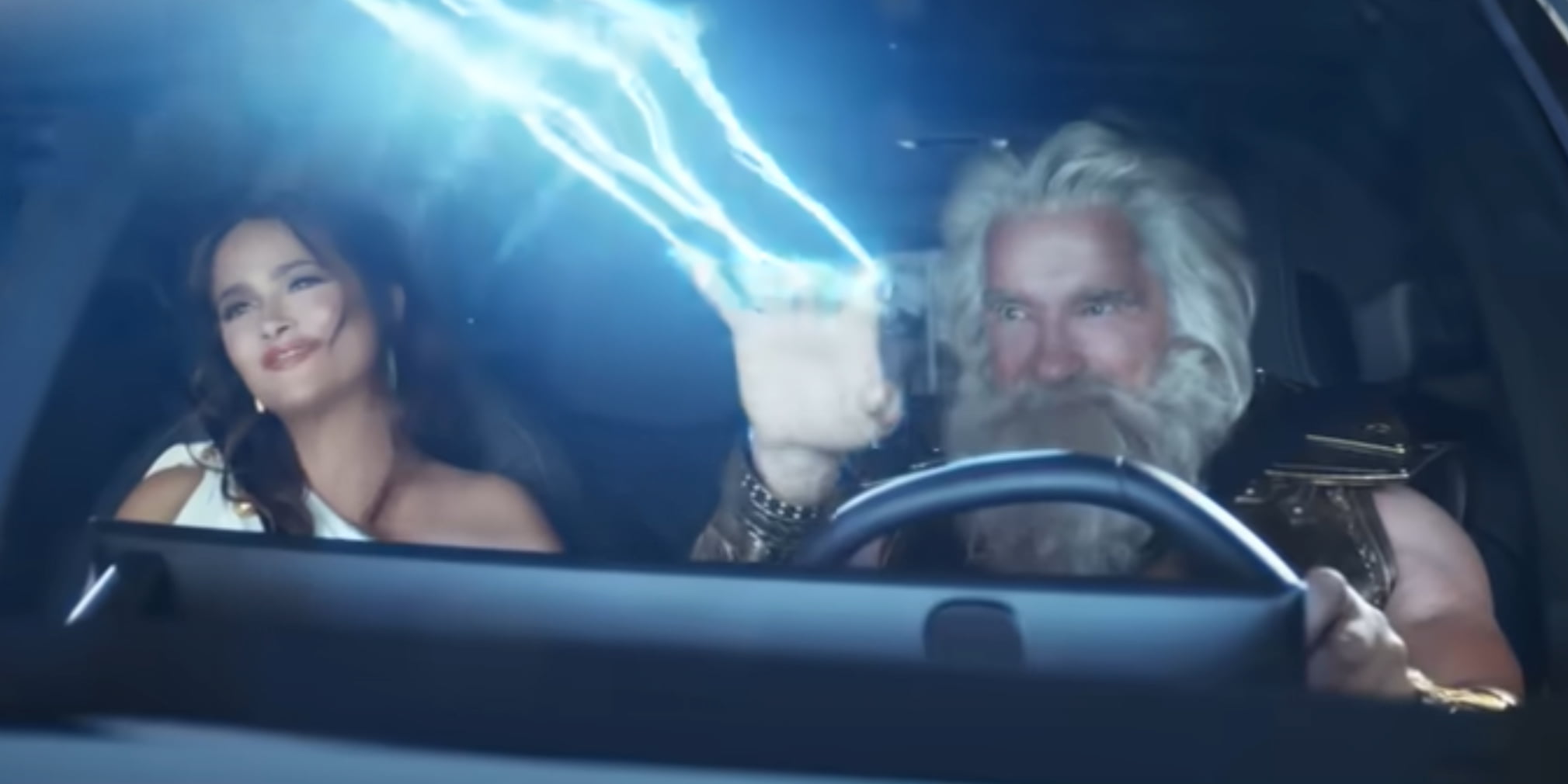 Super Bowl : BMW promeut iX avec Schwarzenegger et Hayek - electrive.net