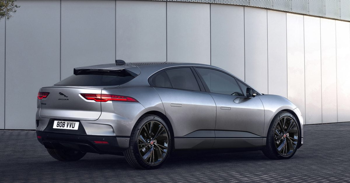 Jaguar présente l'option "Black Pack" haut de gamme pour I-Pace avec des roues de 22 pouces en noir brillant, un aileron arrière, une suspension pneumatique et Amazon Alexa