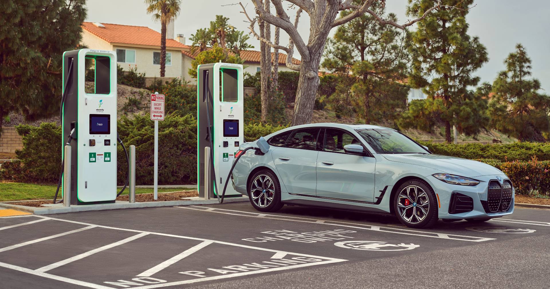 L'administration Biden annonce un budget de 5 milliards de dollars pour développer un réseau de recharge de véhicules électriques aux États-Unis