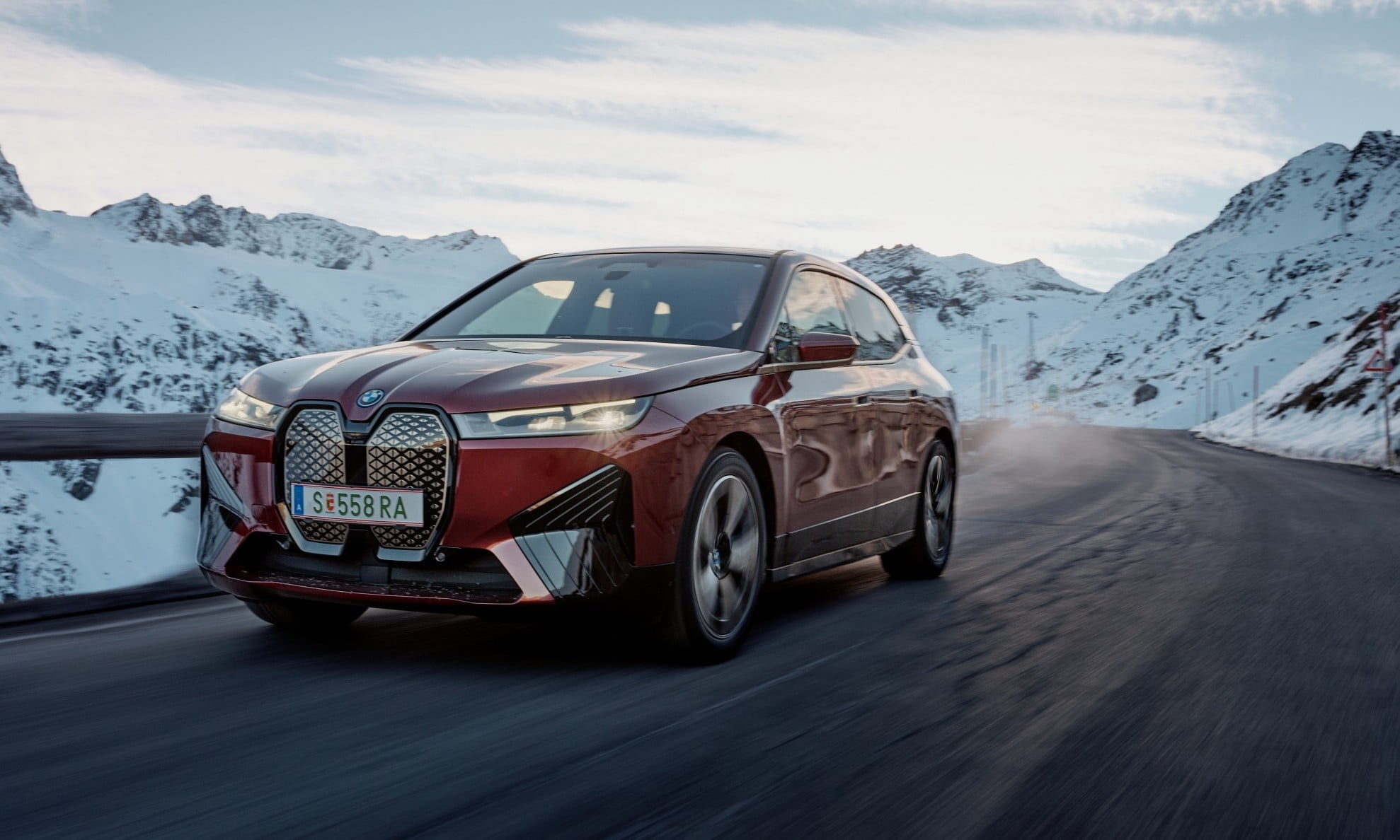 Le PDG de BMW met en garde contre l'abandon prématuré des moteurs à combustion : "Je ne pense pas que cela aiderait le climat ou qui que ce soit d'autre"