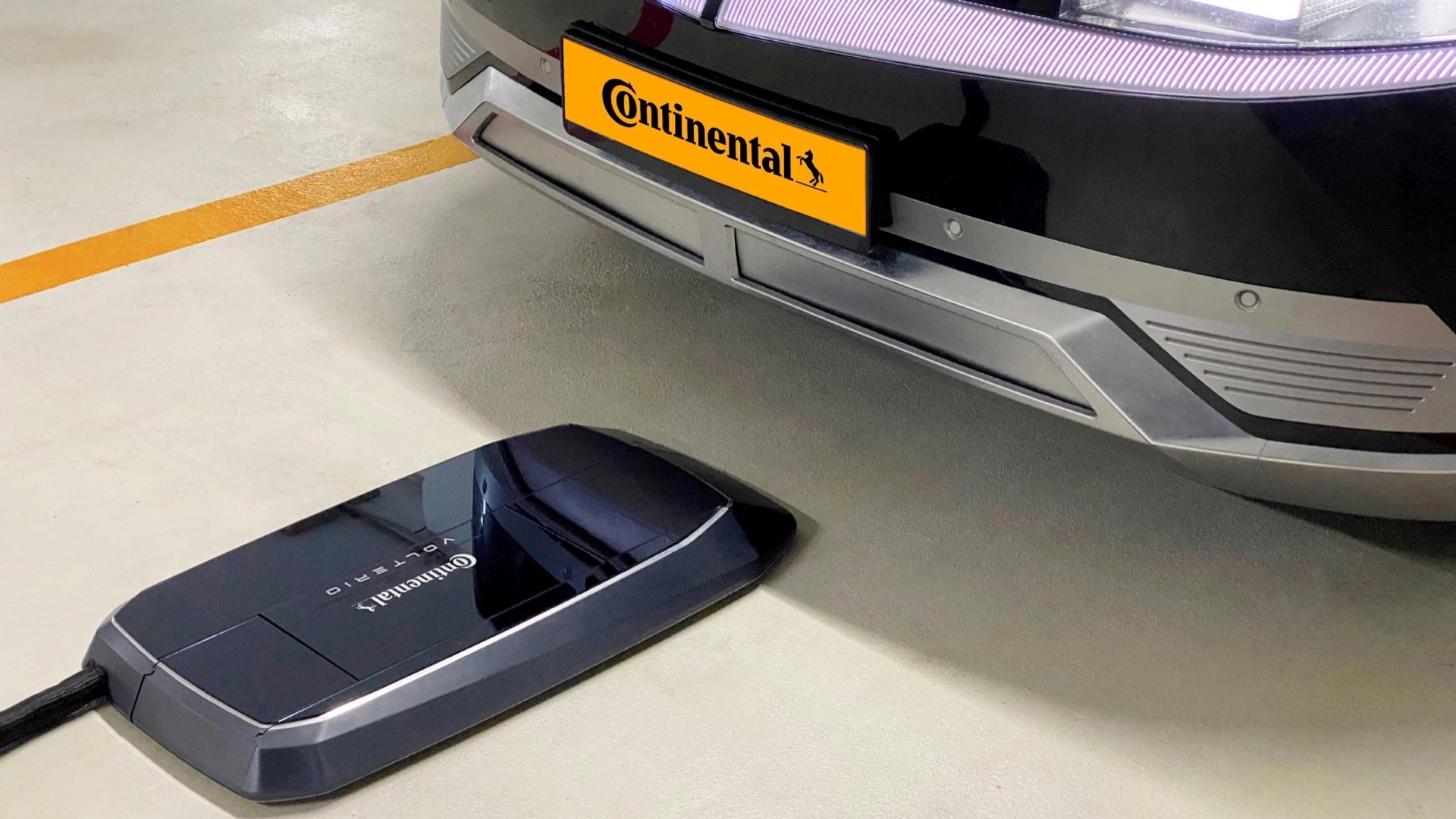 Le "robot de charge" automatisé revendique la commodité de la charge sans fil avec une connexion physique
