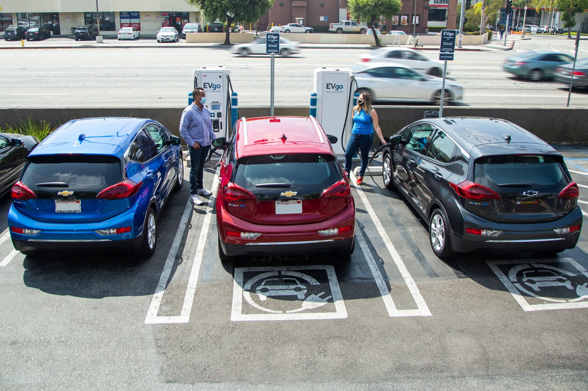 Réseau fédéral de recharge de véhicules électriques : 5 milliards de dollars sur cinq ans, les États doivent maintenant soumettre des plans