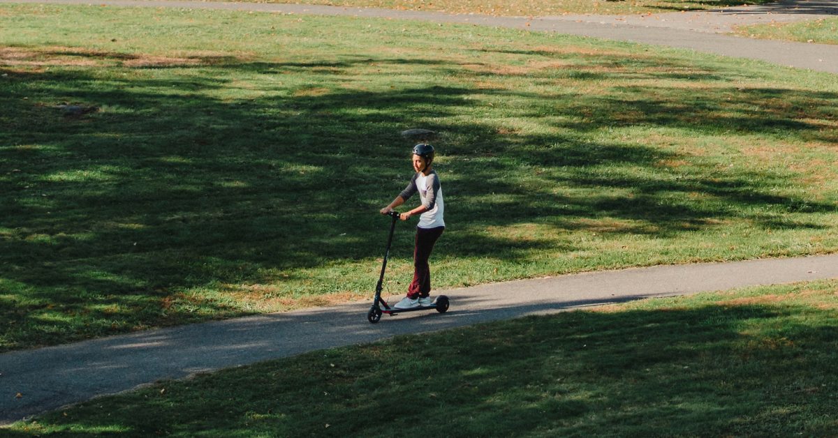 Le scooter électrique Highlander de Hover-1 est idéal pour les promenades de printemps à 230 $, plus dans New Green Deals