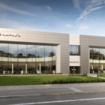 JLR reçoit des millions en prêt pour le développement de voitures électriques - electrive.com