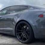 Le pass d'un quart de mile de 8,94 secondes de Tesla Model S Plaid à 156 mph mérite les éloges de Musk