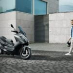 Le nouveau scooter électrique Nerva Exe de 77 mph est une entrée rapide (et lourde) sur le marché des maxi-scooters électriques