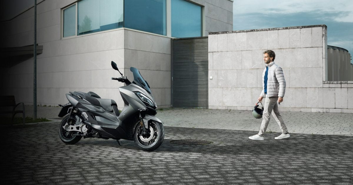 Le nouveau scooter électrique Nerva Exe de 77 mph est une entrée rapide (et lourde) sur le marché des maxi-scooters électriques