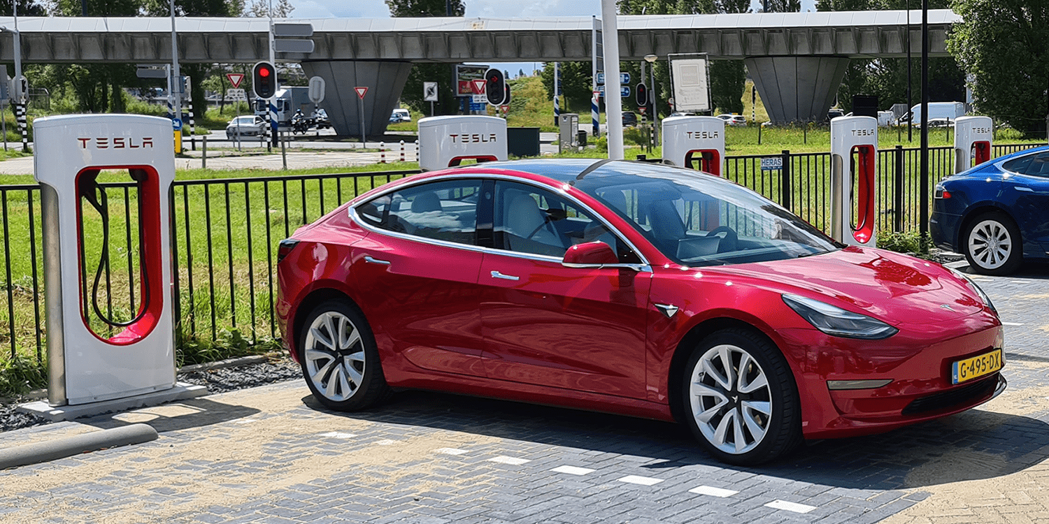 Pays-Bas : Tesla libère tous les superchargeurs pour les marques tierces - electrive.com