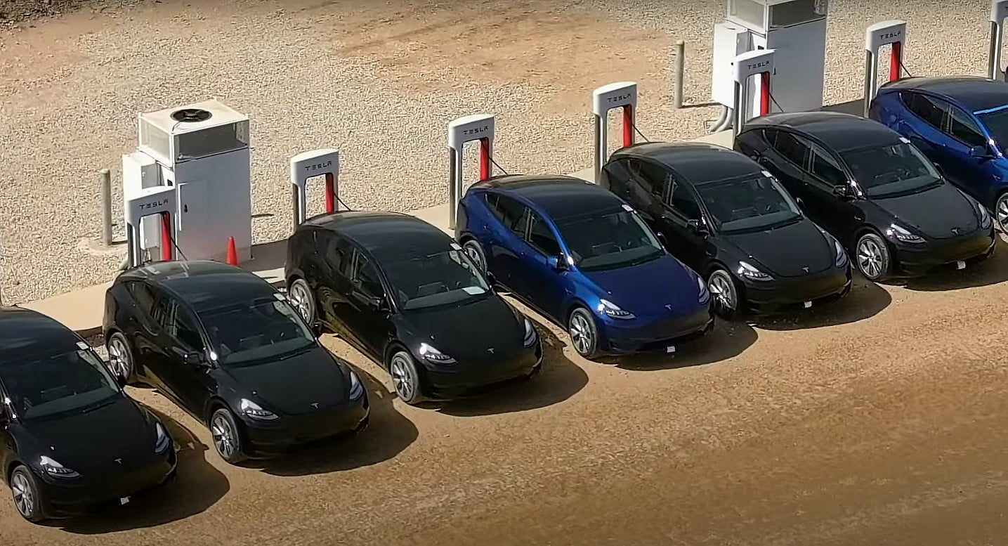Plus de Tesla Model Y avec 4680 batteries structurelles se rassemblent à Giga Texas