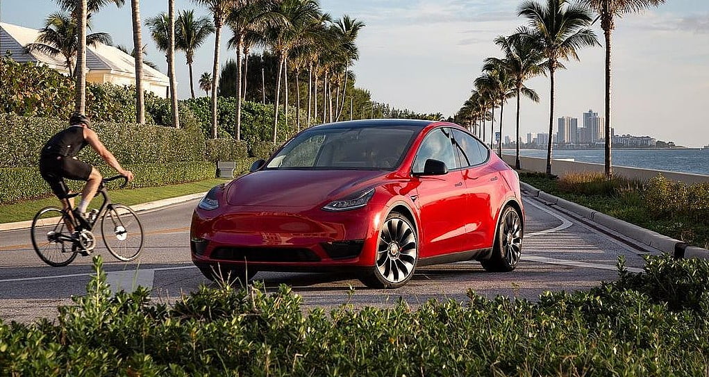Le Tesla Model Y gagne du terrain à une vitesse effrayante sur le marché automobile général de CA