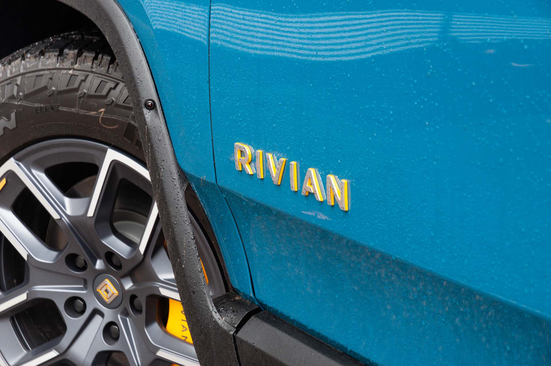Rivian rétablit les prix d'origine pour les réservations R1T et R1S, après de nombreuses réactions.