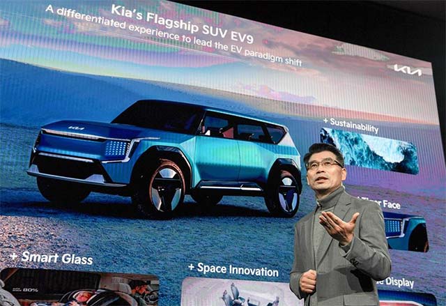 Kia proposera 14 modèles entièrement électriques d'ici 2027 et vise des ventes annuelles de 1,2 million de VE d'ici 2030.